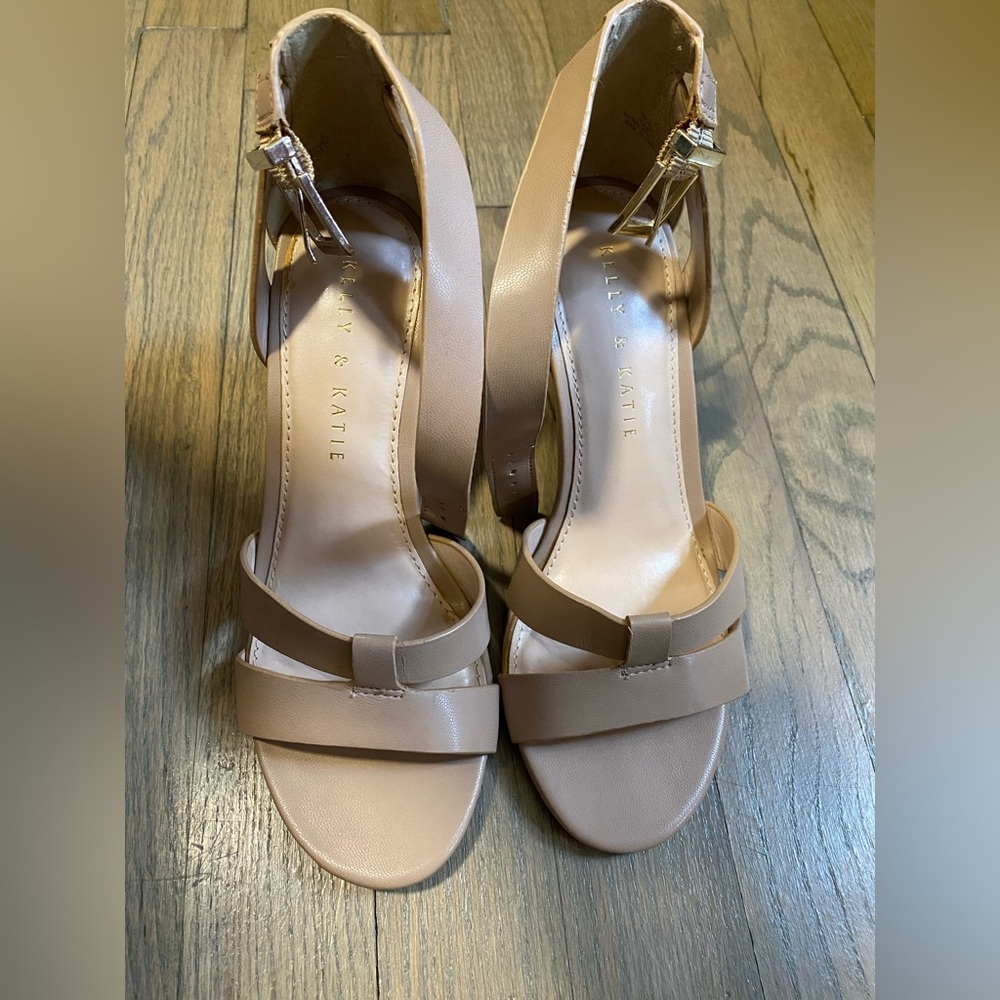 Kelly & Katie Nude Strappy Heels Size 6